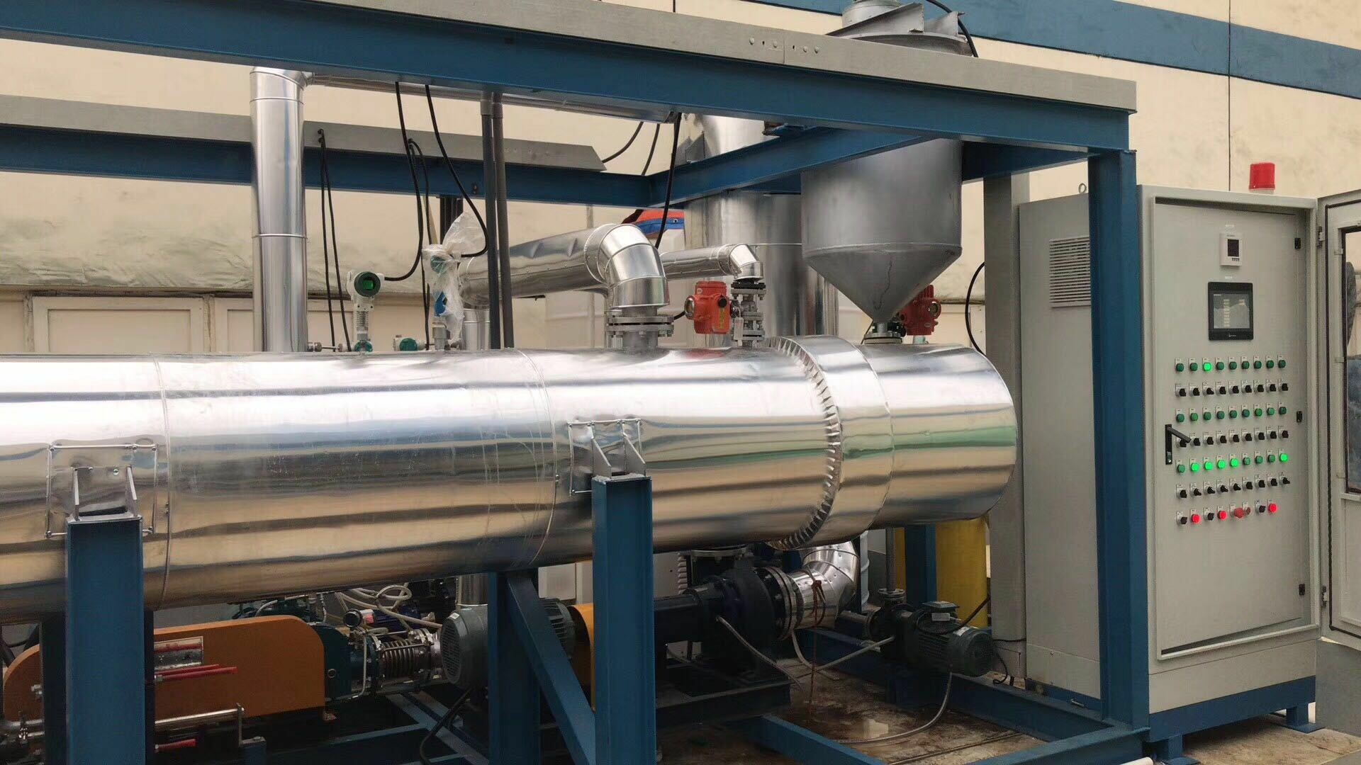 一體化MVR蒸發(fā)器運(yùn)行現(xiàn)場(chǎng) 一體化MVR蒸發(fā)器運(yùn)行現(xiàn)場(chǎng)